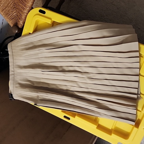 100% WOOL PLEATED WRAP  SKIRT MOFFAT WEAVERS SIZE 12 GIRLS WITH BUCKLES - Picture 4 of 7